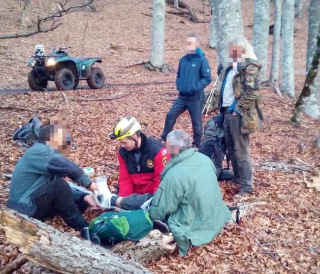 в районе горы Эклизи-Бурун турист получил травму ноги и самостоятельно передвигаться не может