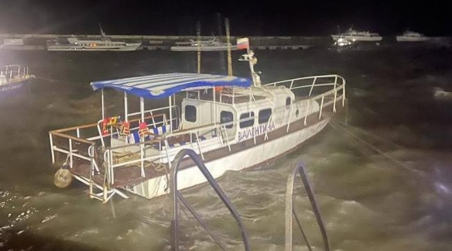 Шесть морских судов пострадало в Ялте во время ураганного ветра