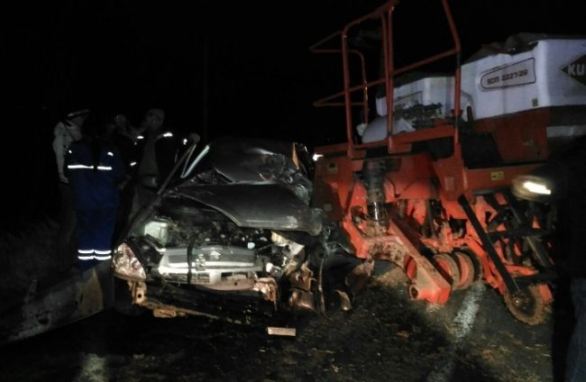 На автодороге «Таврида» в районе с.Зеленогорск произошло столкновение легкового автомобиля Lada «Приора» и трактора