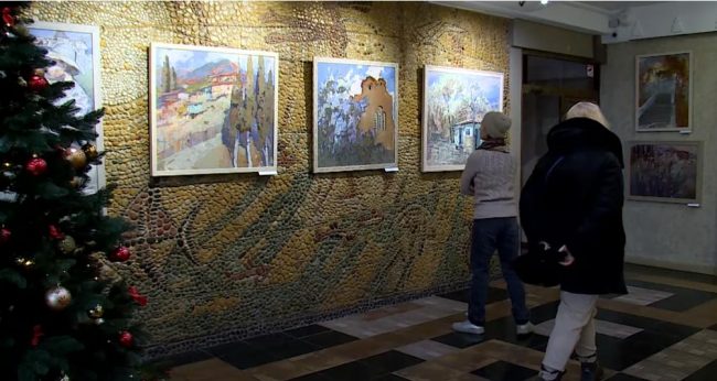 В Севастополе проходит юбилейная выставка крымской художницы Елены Молчановой