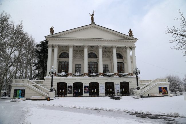 Севастопольский театр им. Луначарского зимой