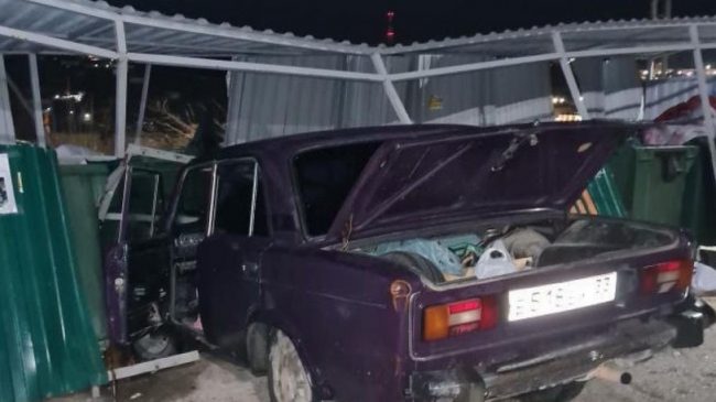 В Севастополе пьяный угонщик закончил маршрут в мусорнике
