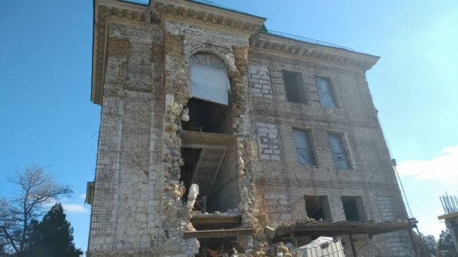 При проведении реконструкции послевоенного здания для кадетского корпуса Следственного комитета произошло обрушение стены