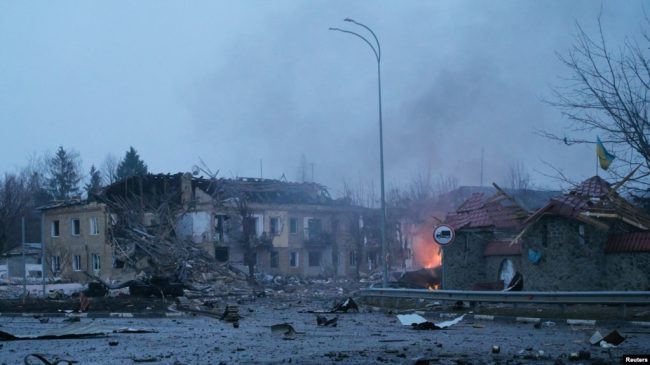 Российская армия в ночь на третье марта вновь прибегла к тактике ночных обстрелов жилых кварталов в крупных городах Украины