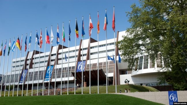 Российский флаг сняли со флагштока у здания Совета Европы