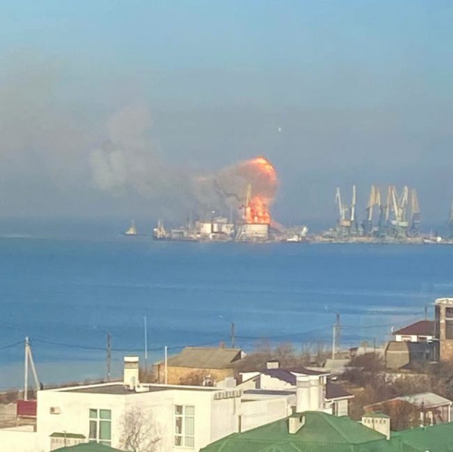 В порту Бердянска взорван БДК «Орск»