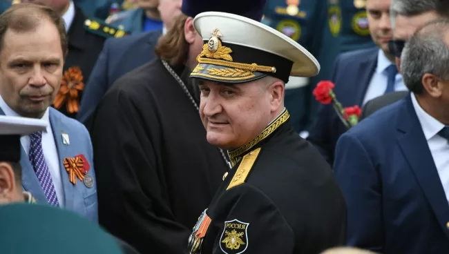 За адмиралом Игорем Осиповым пришли люди в штатской одежде