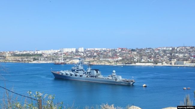 крейсер «Москва» в Севастопольской бухте