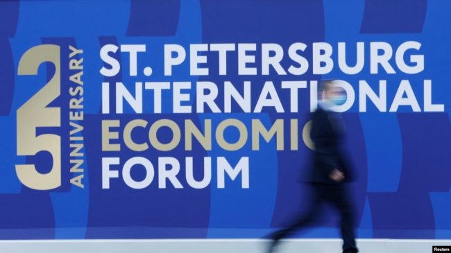 во время Петербургского международного экономического форума (ПМЭФ) в Санкт-Петербурге, Россия, 15 июня 2022 года