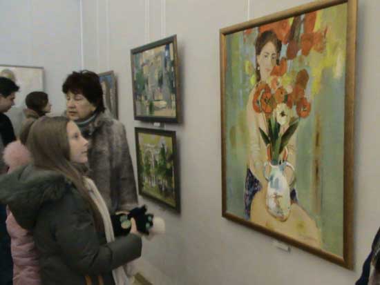 В среду 25 февраля в Художественном музее Крошицкого дебютировала персональная выставка севастопольской художницы Елены Вильчуковой «Невыносимая лёгкость бытия». Именно она открыла мартовский сезон выставок женщин-художниц.