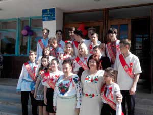 севастопольские выпускники в вышиванках