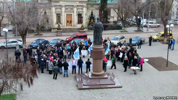 На территории Екатерининского сквера в Севастополе 21 марта прошел митинг