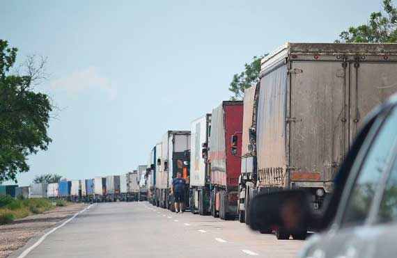 очередь грузовиков в Крым