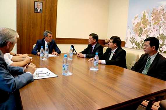 Губернатор Севастополя встретился с делегацией Лаосской Народно-Демократической Республики