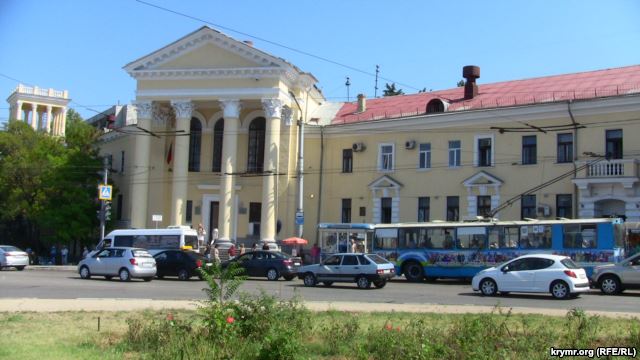рекламные конструкции на площади Восставших в Севастополе