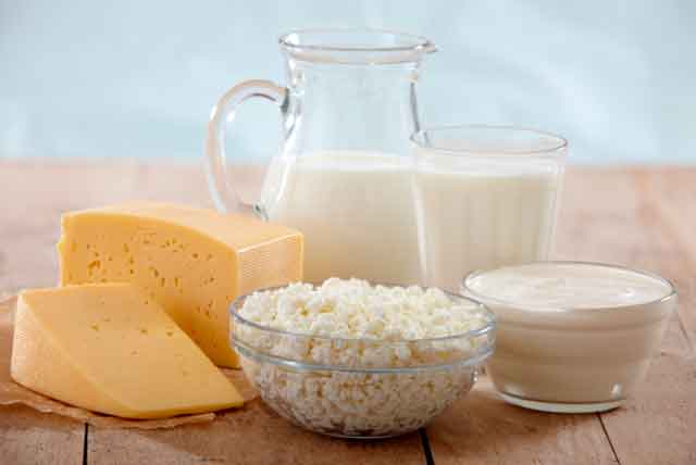 молочная продукция: молоко, сыр, сметана, масло