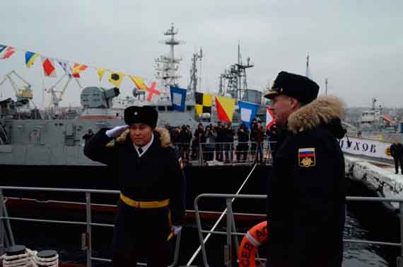 Сегодня в Севастополе прошла церемония освящения и подъема флагов ВМФ на малых ракетных катерах «Серпухов» и «Зеленый дол».