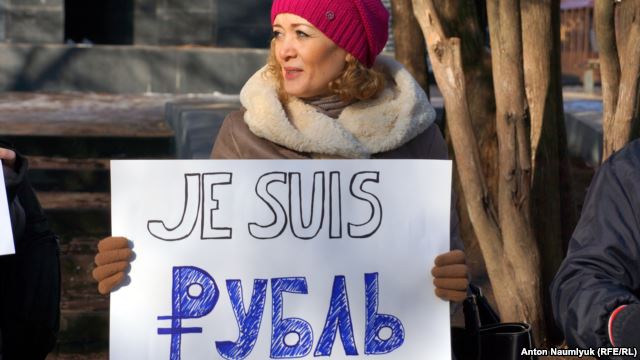 Ростовские гражданские активисты провели «монстрацию», посвященную падению курса рубля. Коллективный пикет был согласован с администрацией города и прошел в Парке строителей.