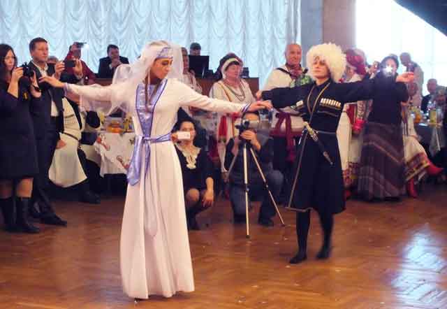 В воскресный день, 17  января, в Культурно-информационном Центре собрались члены Ассоциации национально- культурных обществ Севастополя на тематический вечер «От Рождества до Крещения». 
