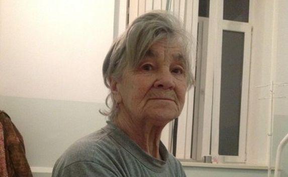 Её имя — Скамрова Галина Анатольевна (фамилия умершего мужа Емельянов), дата рождения — 1943 года 17 июня. Возможно, кто-то её знает, она в тяжёлом состоянии, постоянно плачет, очень больна, глухая и не может ходить