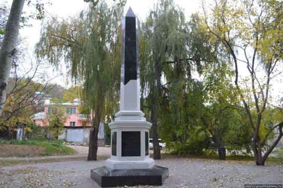памятник жертвам депортации в Севастополе