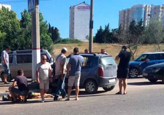 В Севастополе иномарка налетела на столб - водитель погиб