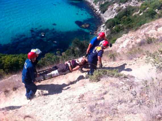 В понедельник, 12 сентября, в районе маяка на мысе Фиолент женщина упала с 15-метровой скалы.