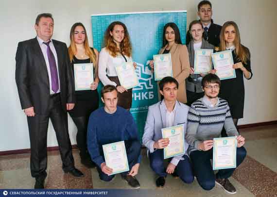Десять студентов Севастопольского госуниверситета получили сертификаты на выплату именных стипендий от РНКБ Банк. 20 февраля их вручил директор Севастопольской бизнес-группы РНКБ Геннадий Каковкин.
