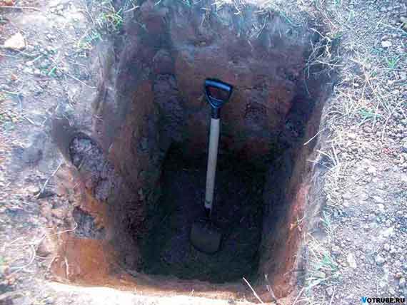 В Крыму сотрудники ФСБ заставили крымского татарина копать себе могилу