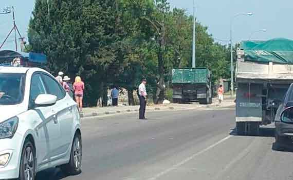 13 июля в Севастополе произошло ещё одно смертельное ДТП: в районе гипермаркета «Новацентр» на улице Генерала Мельника грузовой автомобиль на пешеходном переходе сбил пожилую женщину.