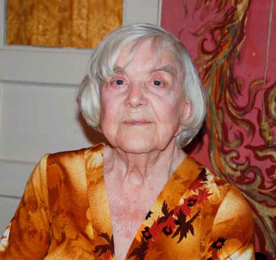1 сентября исполнилось 95 лет знаменитому виноделу Крыма, соавтору лучшего вина «Массандры» – «Мускат Белый Красного Камня» Инге Аркадьевне Голокоз