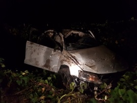 В Севастополе у курортного села Орловка перевернулся автомобиль. В результате ДТП водитель выпал из машины, а три его пассажира получили травмы. Помощь пострадавшим оказали сотрудники МЧС и МВД.