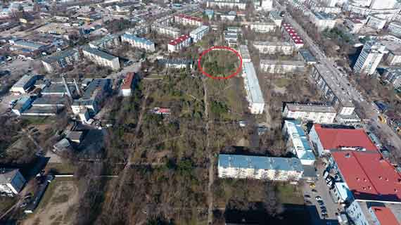 Власти Севастополя приняли решение построить новый детсад в сквере на проспекте Генерала Острякова. Местные жители против этой затеи – и обещают протесты, если чиновники не найдут альтернативное место для стройки.