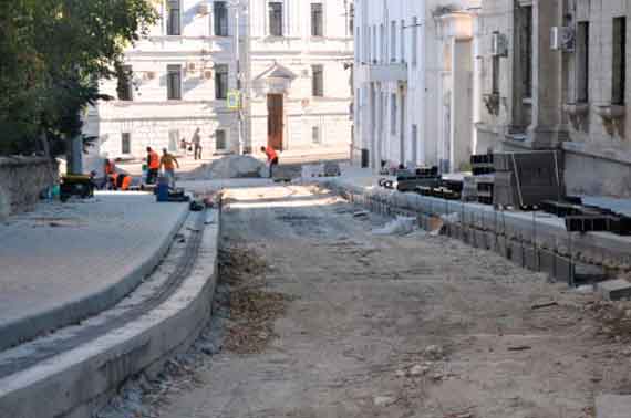 ремонтные работы по спуску улицы Василия Кучера