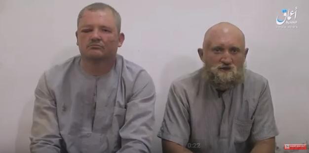 Террористы группировки "Исламское государство" показали двух плененных российских военнослужащих, которые были пойманы в сирийской провинции Дайр-эр-Заур.