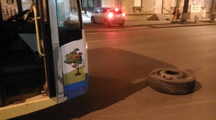 Курьёзное происшествие случилось вечером 7 февраля в 21:00 в десяти метрах от остановки общественного транспорта «Площадь Суворова»