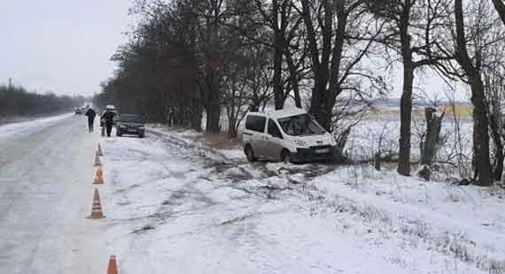 25 февраля около 9.00 на 42 километре трассы Орловское – Красногвардейское в Красногвардейском районе Крыма произошло дорожно-транспортное происшествие с участием микроавтобуса Peugeot. В дорожной аварии был смертельно травмирован один из пассажиров, который скончался в больнице, также пострадали еще пять человек