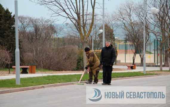 Открытие парка имени Анны Ахматовой в Севастополе, которое должно было состояться сегодня, перенесено на неопределённый срок. По словам подрядчика, «необходимо выполнить доработки».