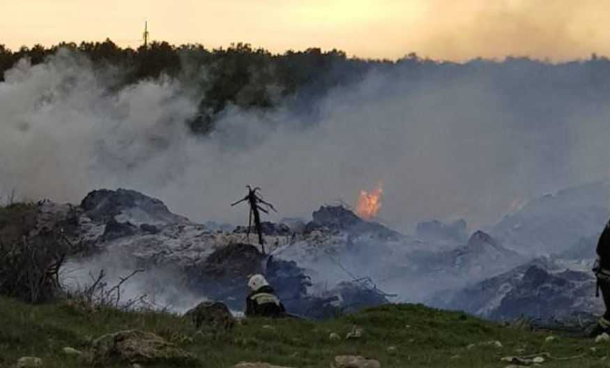 Севастопольские спасатели больше суток тушили пожар на бывшем полигоне твёрдых бытовых отходов в Юхариной балке