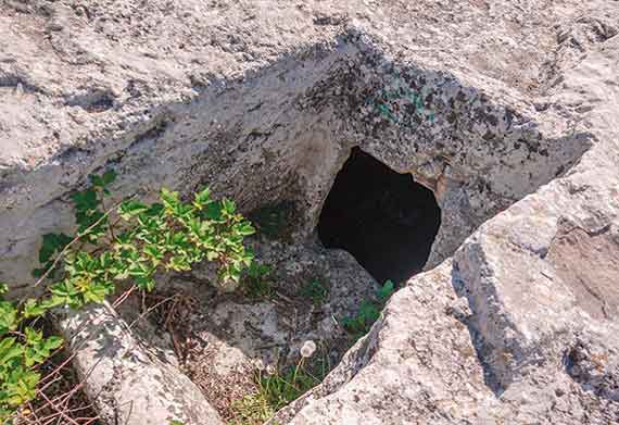 Вход в загадочное подземелье храма Влахернской Богородицы в Севастополе