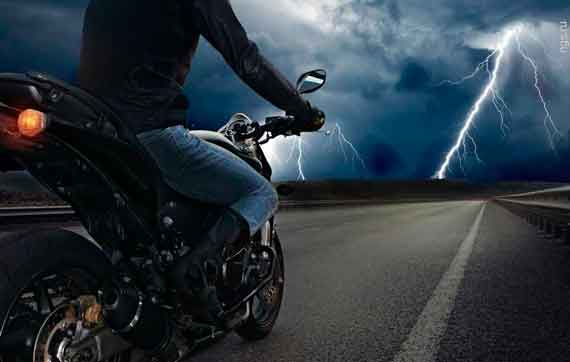 В Севастополе в мотоциклиста ударила молния
