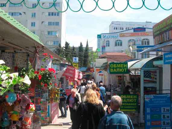 Сталинградский рынок в Гагаринском районе Севастополя 