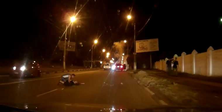 В Севастополе в ночь на 8 сентября на улице Руднева в районе остановки общественного транспорта «Балтийская» водитель автомобиля Mercedes ML сбил пешехода и скрылся с места происшествия