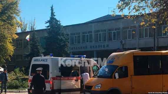 В керченском Политехническом колледже в среду, 17 октября, произошел взрыв. По данным крымских СМИ, 10 человек погибли, еще 50 пострадали.