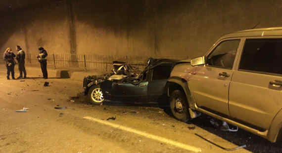 Два автомобиля столкнулись на Евпаторийском шоссе в тоннеле, который проходит под взлетно-посадочной полосой аэропорта Симферопол