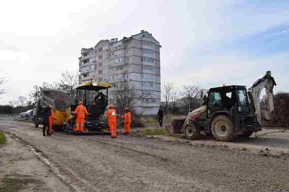 ГБУ «Севастопольский Автодор» продолжает работы по восстановлению дорог с грунтовым и переходным типом покрытия для обеспечения безопасности движения транспортных средств