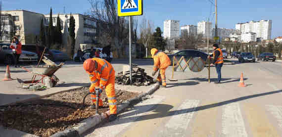 Севастопольский Автодор» выполняет работы по устройству понижений бордюров на пешеходных переходах города