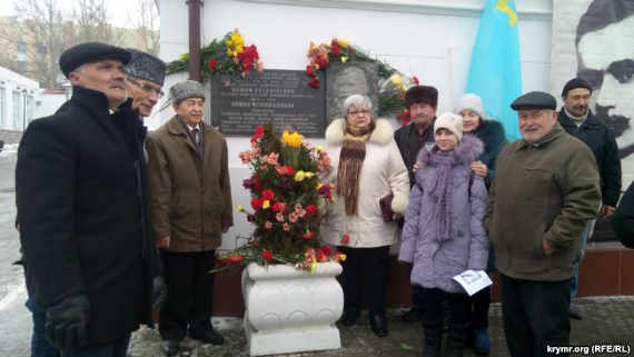 В Севастополе 24 февраля вспоминали крымскотатарского политика и общественного деятеля Номана Челебиджихана.