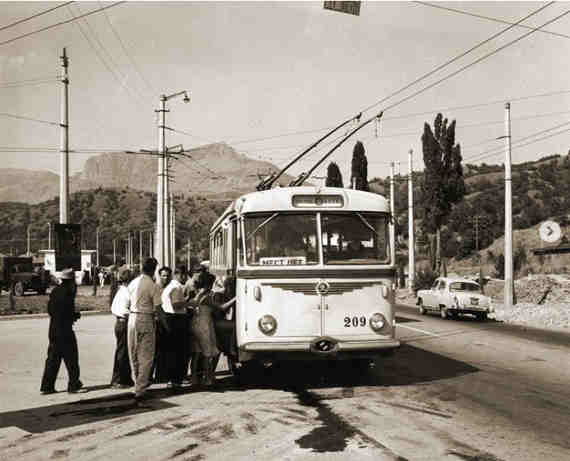 Госпредприятие «Крымтроллейбус» отказалось от использования на маршрутах общественного транспорта самого старого троллейбуса марки Skoda.