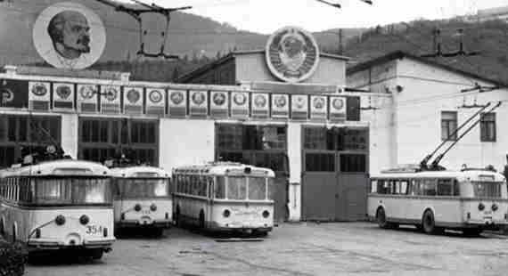 В 2010 году «Крымтроллейбус» попал в Книгу рекордов Гиннесса как компания, использующая самые старые в мире троллейбусы. До последнего времени на маршруты в Крыму выходил троллейбус Skoda 9Tr, произведенный в 1971 году на заводе в Чехословакии
